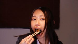 美女の咀嚼をひたすら見るフェチ動画 三池小春 【ftid00027】