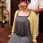 爆乳を揉まれてマッサージ師の策略に巨胸射されちゃった